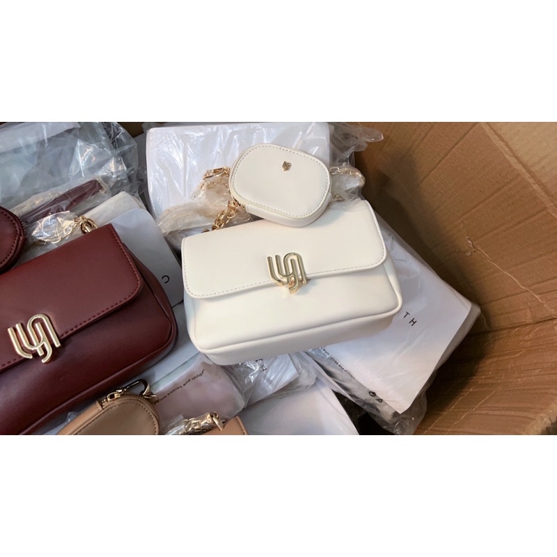 𝑻𝒖́𝒊 lyn đeo chéo