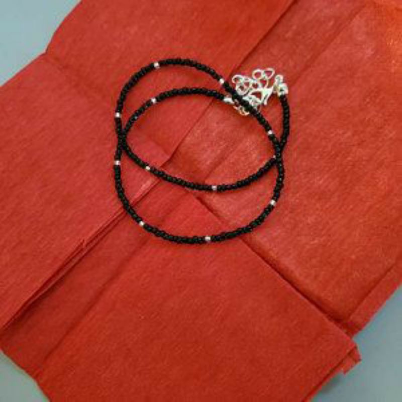 VÒNG CỔ HẠT CƯỜM TRẮNG MIX ĐEN CỰC NGẦU PHONG CÁCH