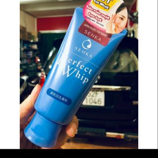 Sữa Rửa Mặt Tạo Bọt Chiết Xuất Tơ Tằm Trắng Senka Perfect Whip 120g