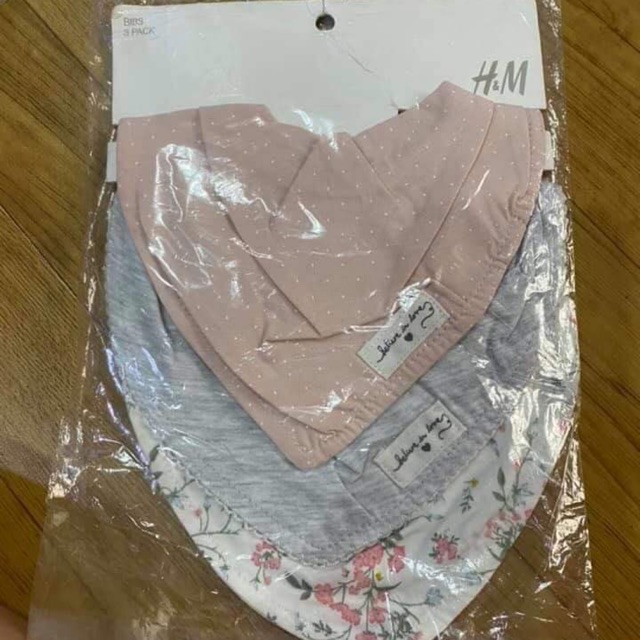 Yếm hm cho bé gái xinh xắn