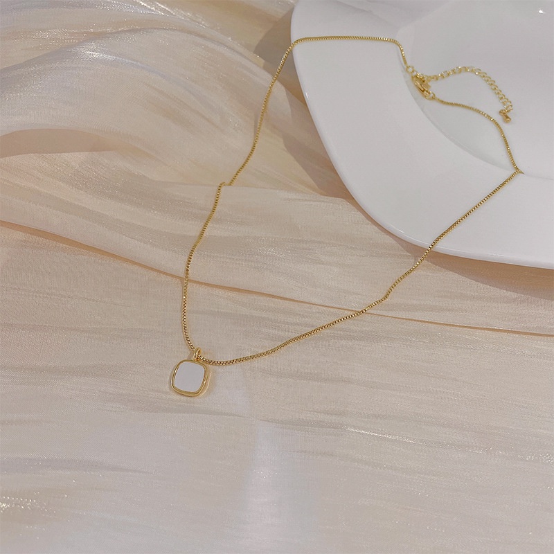 Vòng cổ đính ngọc trai thời trang dành cho nữ