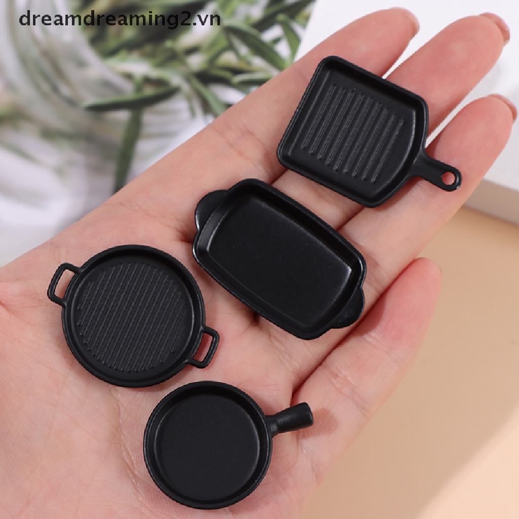 Set 4 mô hình đĩa mini màu đen trang trí nhà búp bê tỉ lệ 1/12