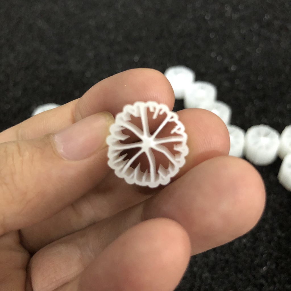 1KG Hạt Kaldnes 8 Cánh - 32 Khía  - Giá Thể Vi Sinh MBBR Động - Lọc Vi Sinh Hồ Cá