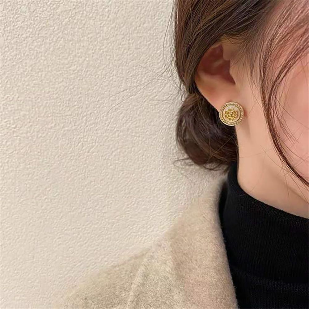 Khuyên Tai Dáng Tròn Đính Hoa Trà Phong Cách Hàn Quốc Ngọt Ngào Thời Trang Cho Nữ