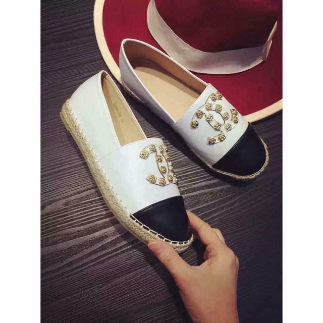 Giày slipon đính hoa