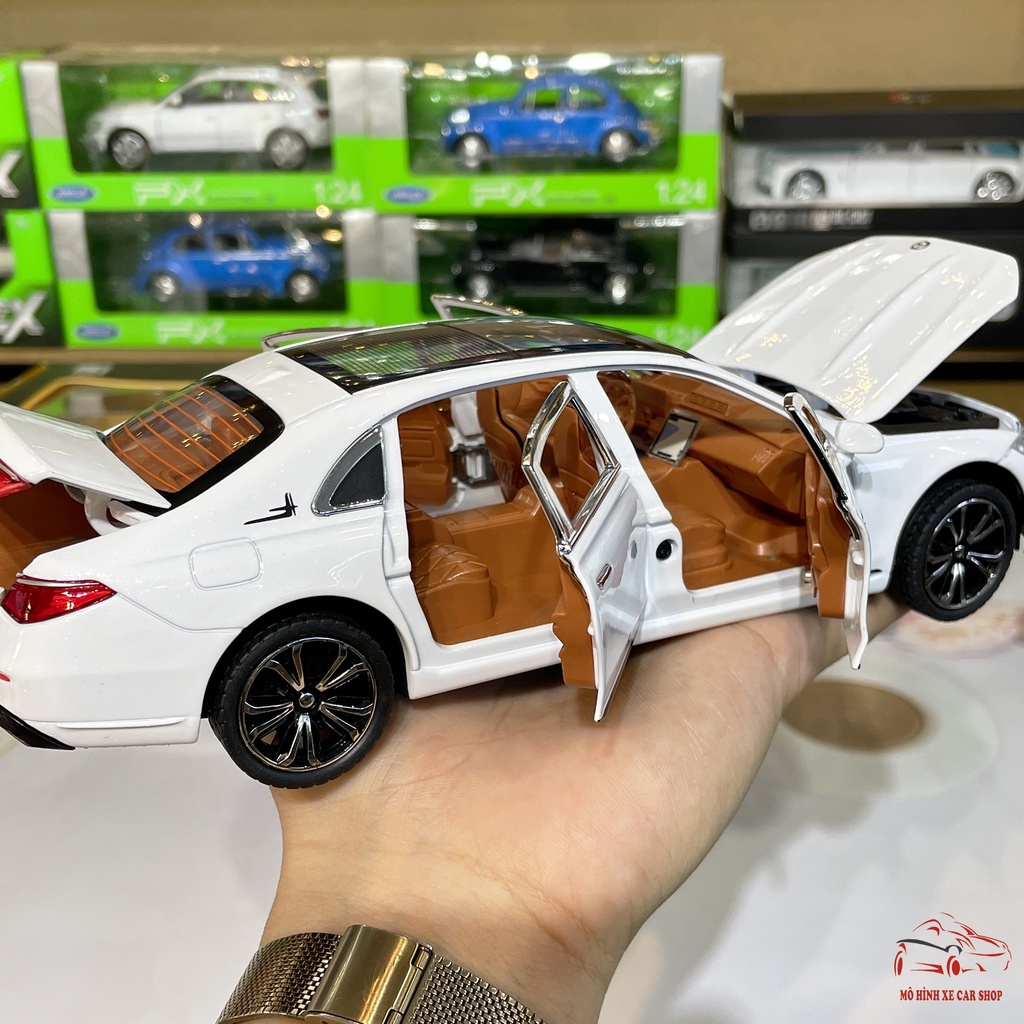 Mô hình xe kim loại Mercedes-Benz E300 Class tỉ lệ 1:24 đánh lái hãng XHD 3 màu
