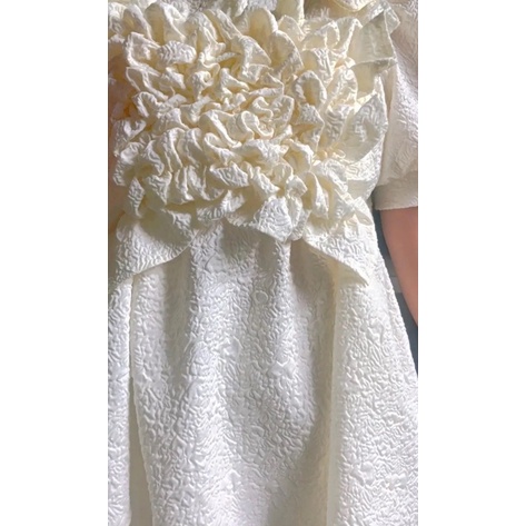 Đ21 Đầm Babydoll Trắng Hoa Ngực Nổi Có Dây Buộc Eo Cute Xỉuuu