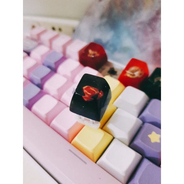 Nút bàn phím SA profile 1u logo DC Superman Resin Keycap - Nút bàn phím cơ trong suốt logo Superman DC