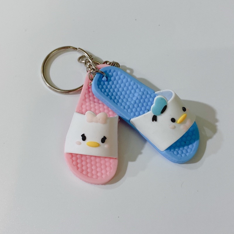 Móc khoá hình đôi dép mini có kèm khoen siêu cute