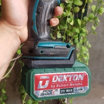 Bộ chuyển đổi pin Dekton cho thân máy Makita M21 - Đế chuyển pin