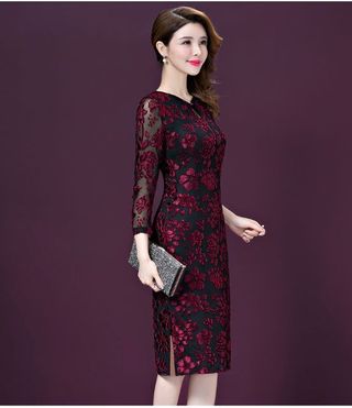 Đầm suông ôm quý bà thêu hoa
