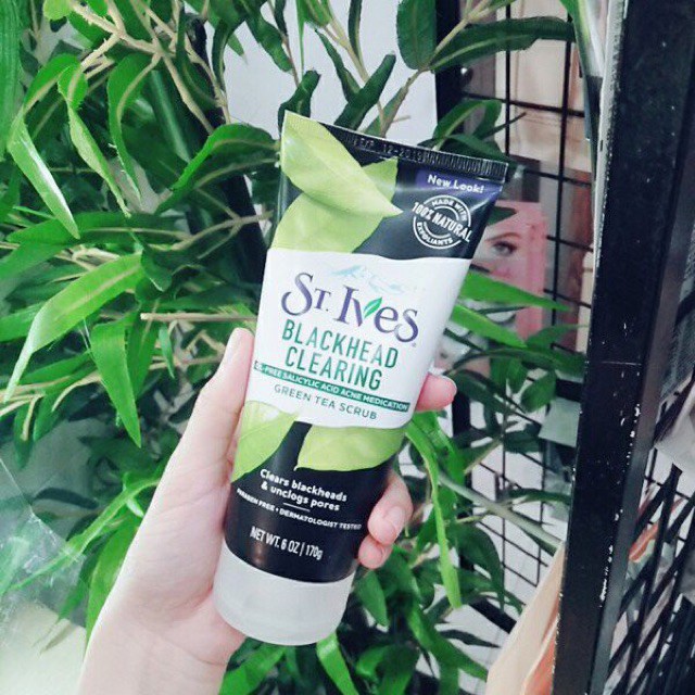 Tẩy Da Chết Làm Sạch Mụn Đàu Đen Chiết Suất Trà Xanh St.Ives Blackhead Clearing Green Tea Scrub 170g