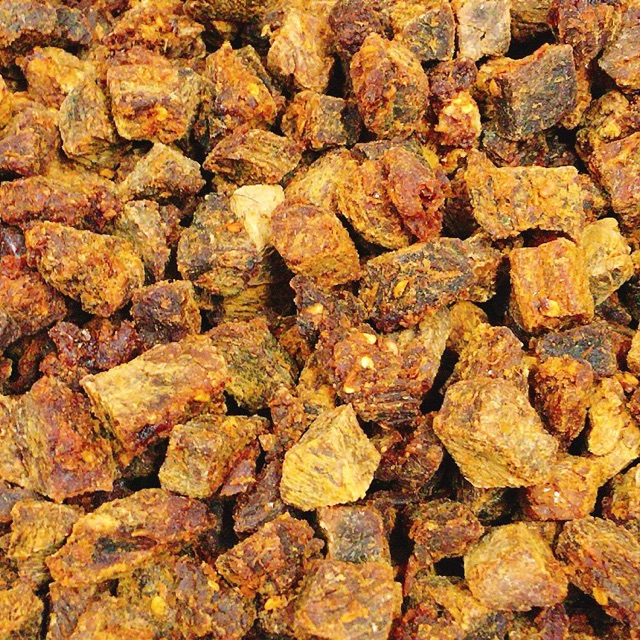 1 LON PET KHÔ BÒ VIÊN HẠT LỰU NGUYÊN CHẤT KHÔNG PHA HEO 300GR - ĐỒ ĂN VẶT VỪA NGON VỪA RẺ | BigBuy360 - bigbuy360.vn