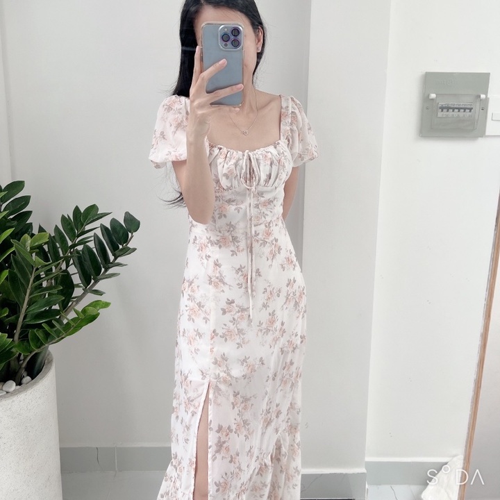 Đầm hoa cổ vuông nhún ngực xẻ tà vải hoa trơn không chỉ thêu