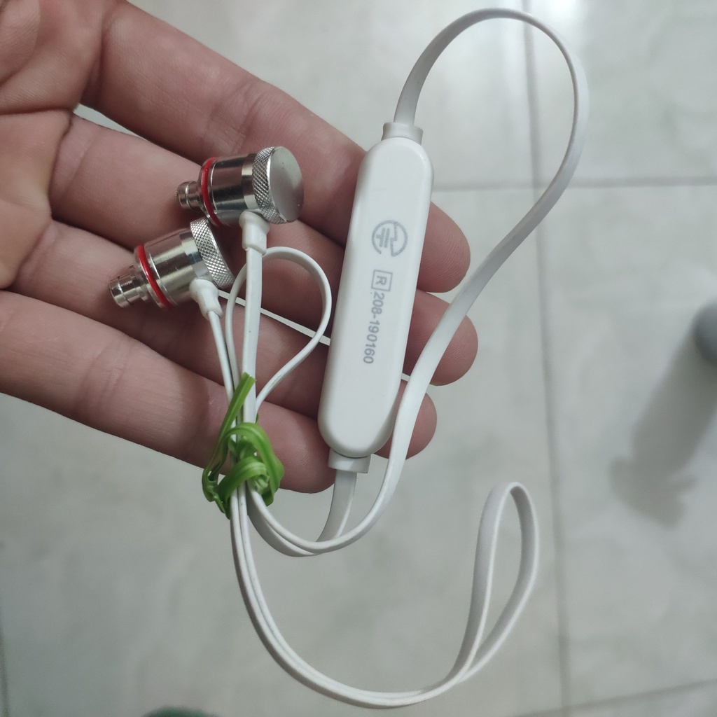 Tai nghe bluttooth Nhật bãi thanh lý tồn kho hàng chất.
