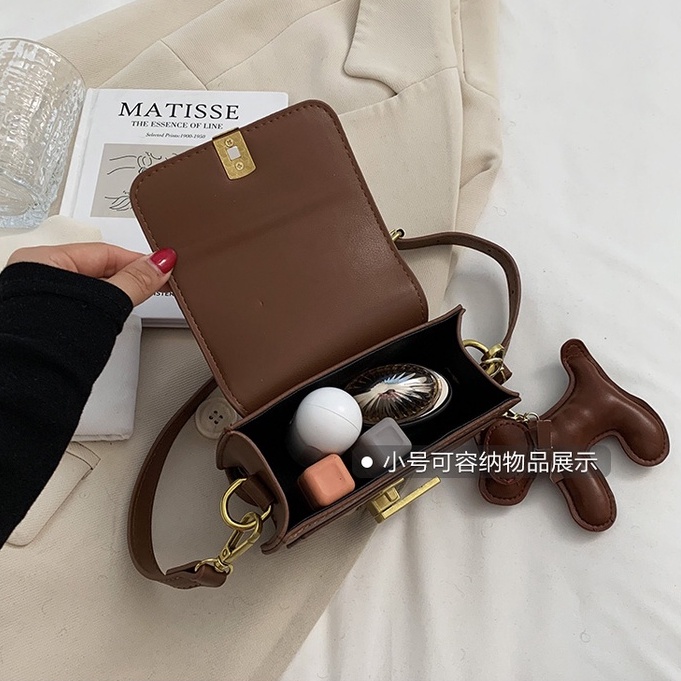 Túi xách nữ thời trang Quảng Châu đeo chéo kèm móc khoá hình cún dễ thương 04T3-2811