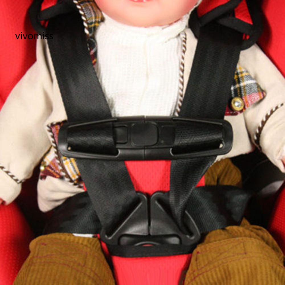 Dây đai an toàn cho bé trên xe hơi