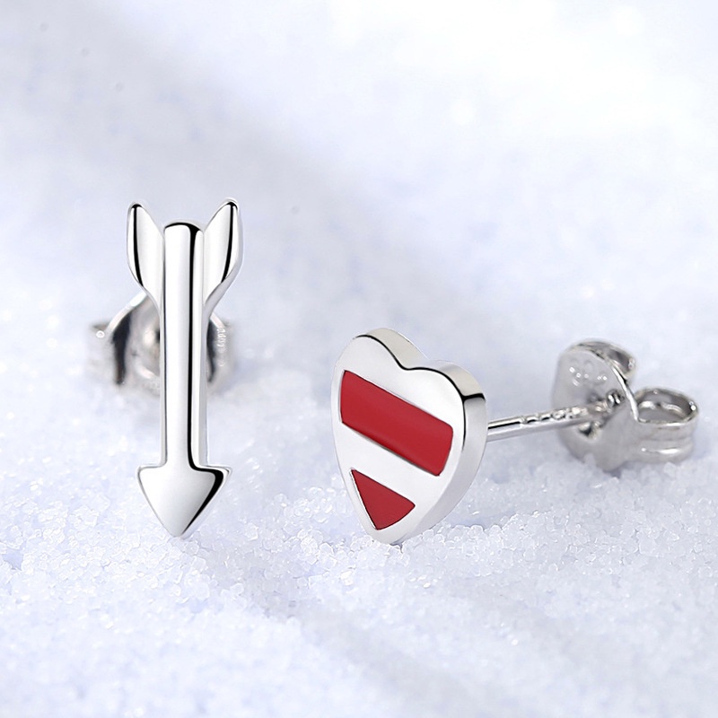 Khuyên Tai Hình Mũi Tên Một Mũi Tên Không Đối Xứng Họa Tiết Trái Tim Nhỏ