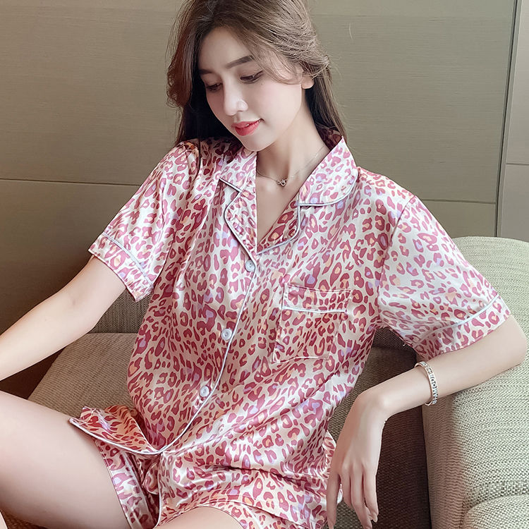 Set Đồ Ngủ Vải Satin Họa Tiết Da Báo Xinh Xắn Dành Cho Nữ