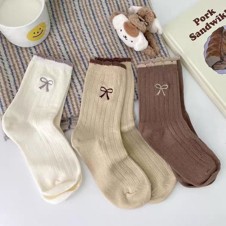 Tất Vớ Dài Nữ Thêu Hình Nơ dễ thương, dịu dàng, chất vải cotton co giãn thấm hút tốt