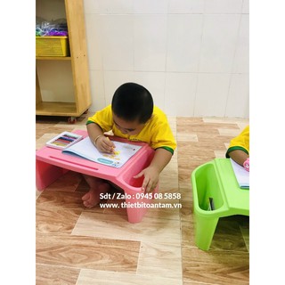 Bàn ngồi bệt cho bé tập vẽ, tô màu