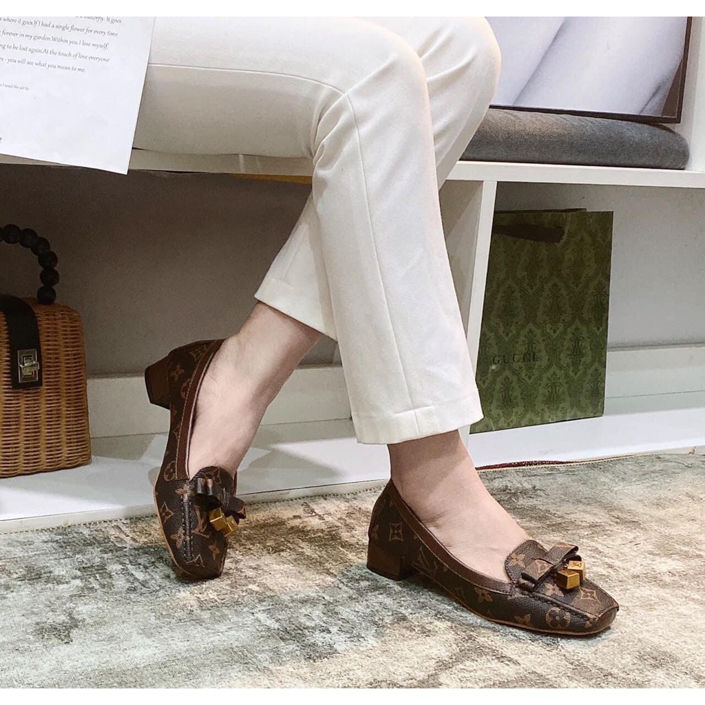 Giày Moka khoá chuông mới xịn xò 2p Hàng chuẩn cao cấp Full box