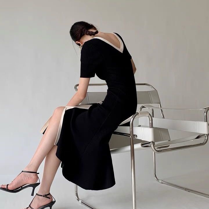 Đầm Dệt Kim Dáng Dài Cổ Chữ V Xẻ Tà Phối Màu Tương Phản Phong Cách Retro Thời Trang Mới