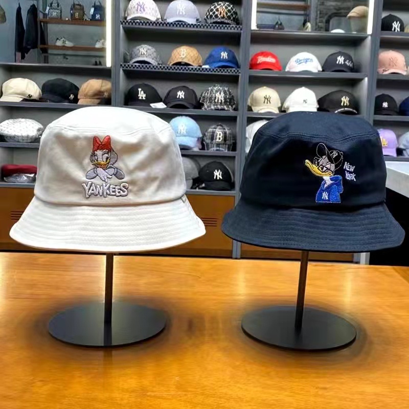 Mũ Bucket Donald Duck Tai Bèo Họa Tiết Thêu Vịt Donald Thời Trang Unisex