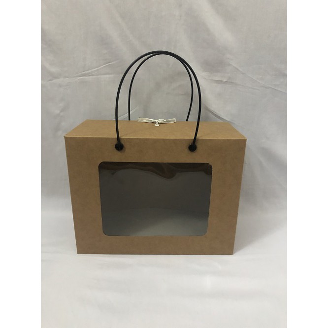 Hộp giấy gấp mặt kiếng có quai xách kích thước 20 x 26 x 12.2cm/hộp