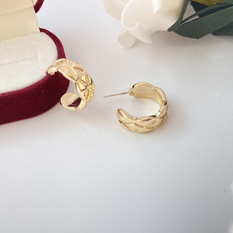 Khuyên tai kẹp không bấm lỗ chốt cố định K204 bằng hợp kim mạ vàng hình chữ C bigsize dáng ngắn Leous Accessories