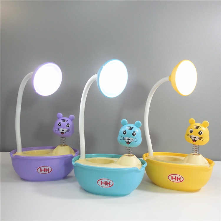 Đèn học chống cận để bàn có pin tích điện đèn led lò xo hình thú có ống cắm bút