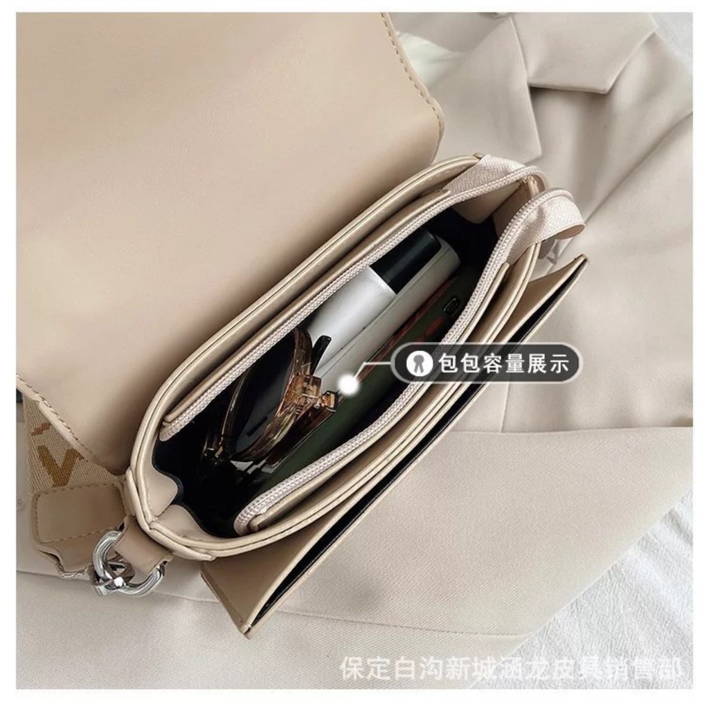 Túi đeo chéo nữ hàng Quảng châu trần chỉ khóa bấm (TH05)