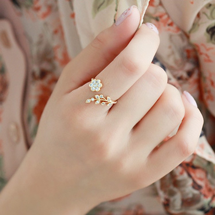 ⭐ Nhẫn kim cương xoắn lá hoa dễ thương - Nhẫn đeo tay NDT01