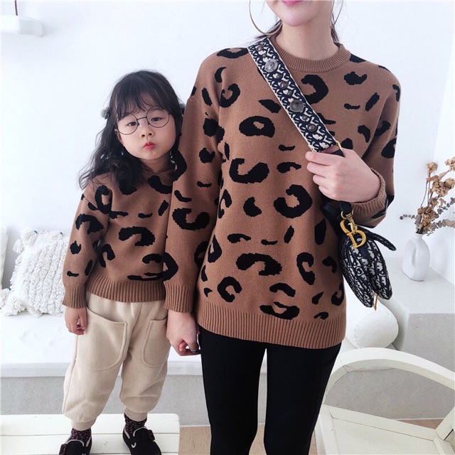 Set áo len gia đình da báo