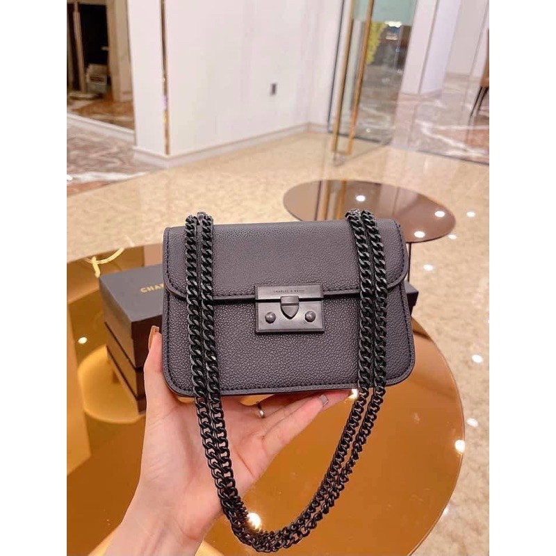 Túi full đen đinh sườn size 19