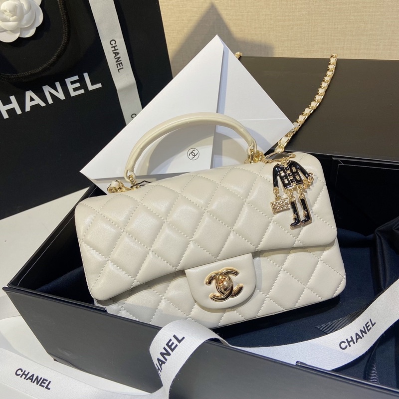 Túi Classic quai xách kèm móc phụ kiện xinh