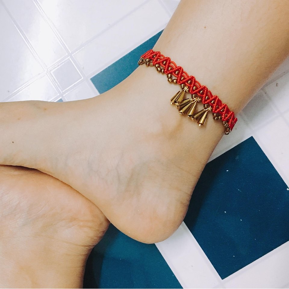 VÒNG CHÂN THÁI LAN ĐỎ HỘT PHA LÊ MÀU VÀNG | BigBuy360 - bigbuy360.vn