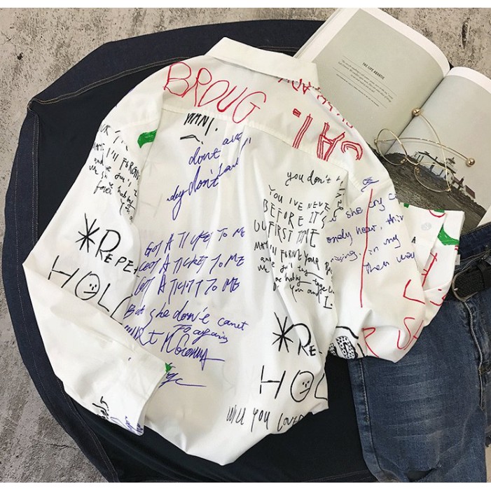 Áo sơ mị lụa họa tiết grafiti in chữ sắc nét