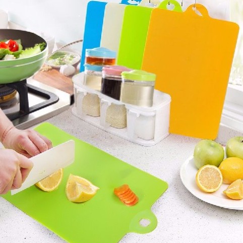 Thớt nhựa dẻo kháng khuẩn cao cấp Nhật Bản, Thớt chống xước, siêu nhẹ, dễ dàng bẻ cong để cho đồ ăn vào nồi khi đun nấu | BigBuy360 - bigbuy360.vn