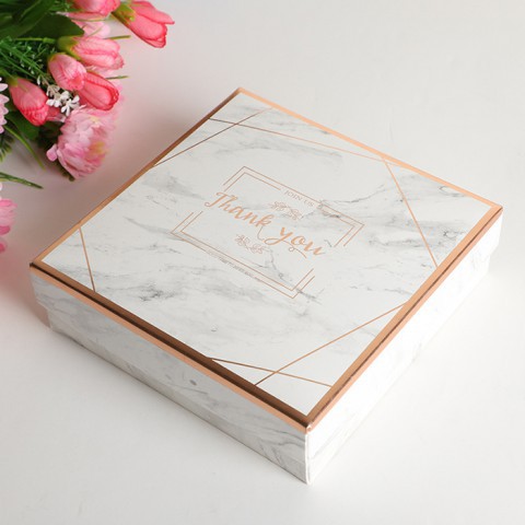 Hộp đựng quà vuông vân đá trắng Thank You kèm túi quà 20x20cm, giấy rơm lót trang nhã | BigBuy360 - bigbuy360.vn