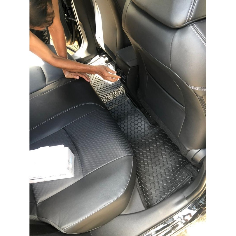 Lót sàn cao su xe Toyota Cross 2020 2021 2022 2023 2024. thảm để chân Cross không thấm nước