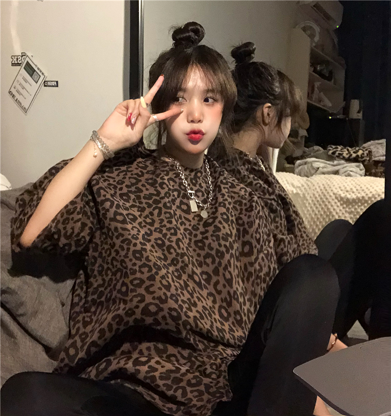 [ Mã 11FASHIONSALE1 giảm 10K đơn 50K ] Áo Thun Ulzzang Tay Ngắn Hoạ Tiết Da Báo Phong Cách Hàn Quốc Cho Phụ Nữ