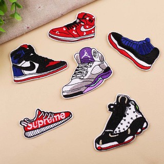 Sticker Ủi Thêu Hình Đôi Giày Thể Thao