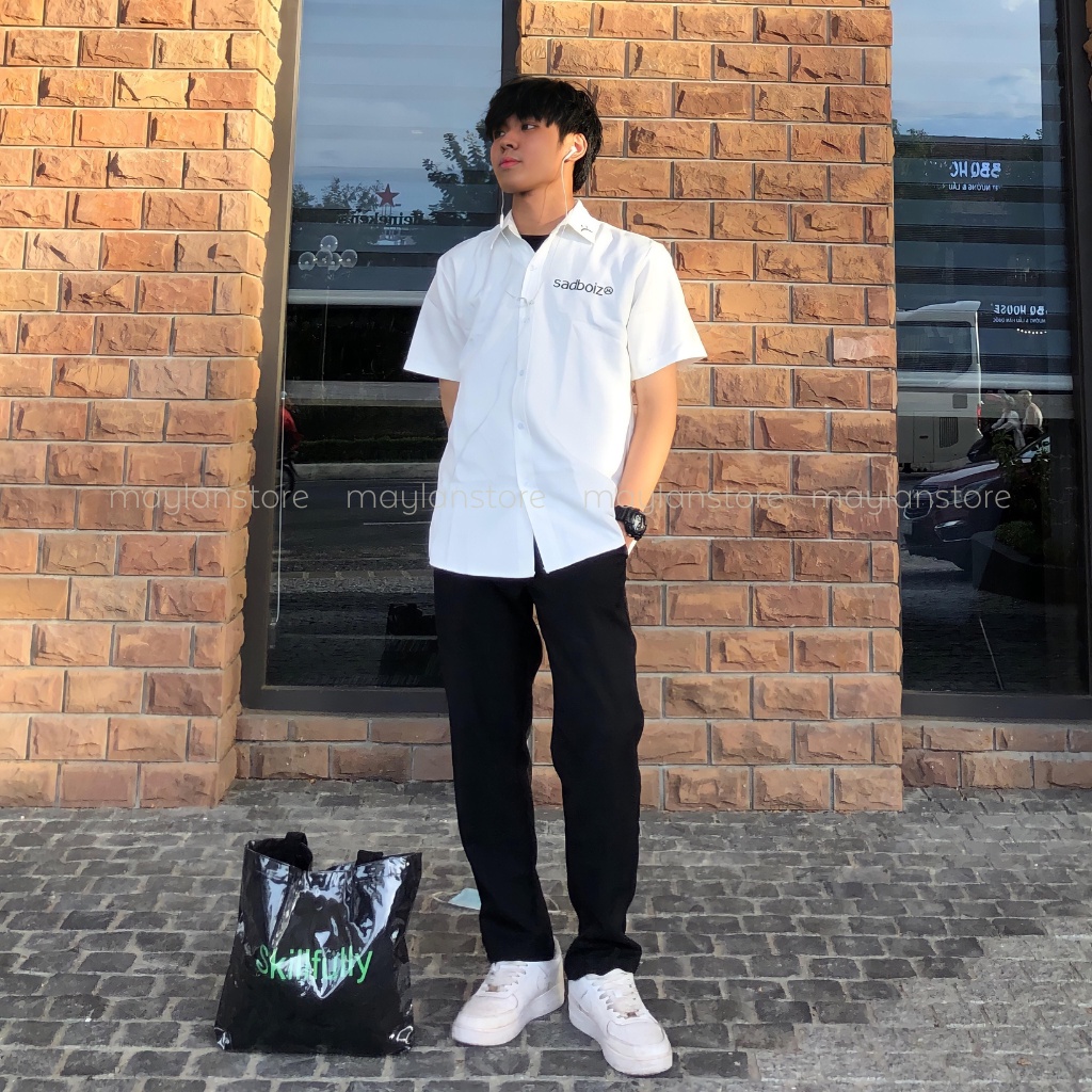 Áo Sơ Mi Tay Ngắn Nam Nữ Unisex Màu Đen thêu chữ SADBOIZ