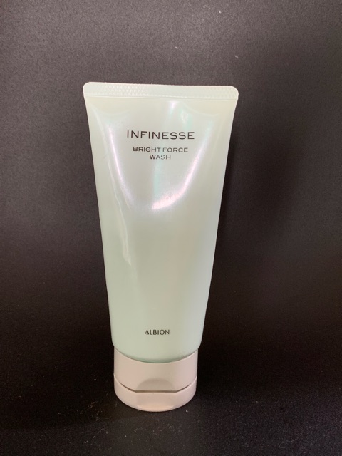 Infinesse tẩy trang làm sáng da