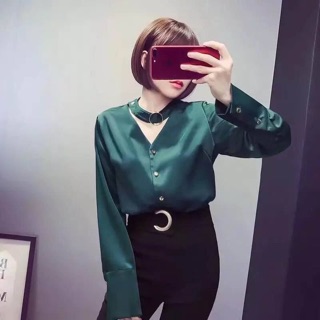 Sơ mi lụa cổ choker