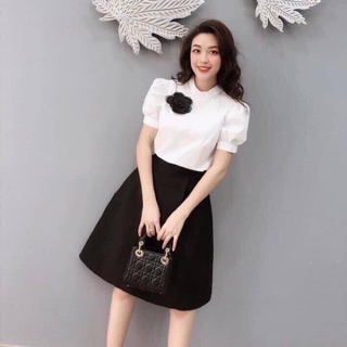 Sơ mi cộc tay bồng hoa cài