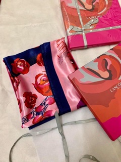 Khăn lụa Lancome