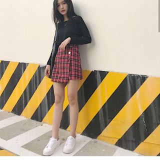 Chân váy kẻ caro đỏ