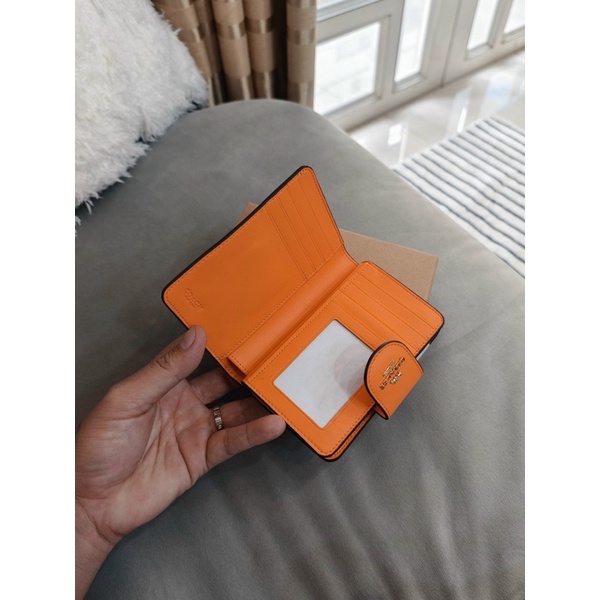 Ví Coach Medium hoạ tiết mới bắt mắt